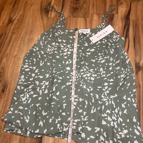 NWT Gilli Women’s Green Abstract Print Peplum Cami Tank Top Size Small - Picture 5 of 6